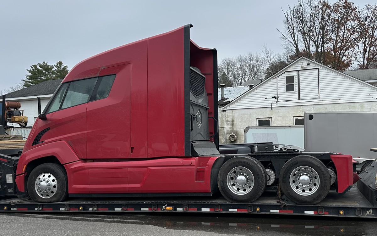 Nikola Tre BEV Class 8 battery-electric tractor delivered on a lowboy trailer — the engineering-validation base platform